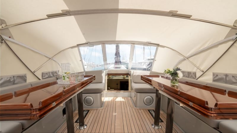 bgyb_charter_sailing_yacht_swan76_loevie_newinterior2