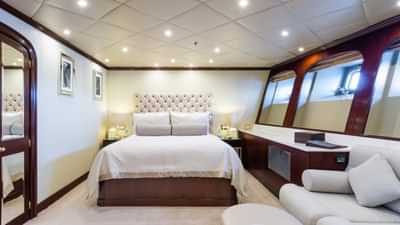 Lower deck guest double