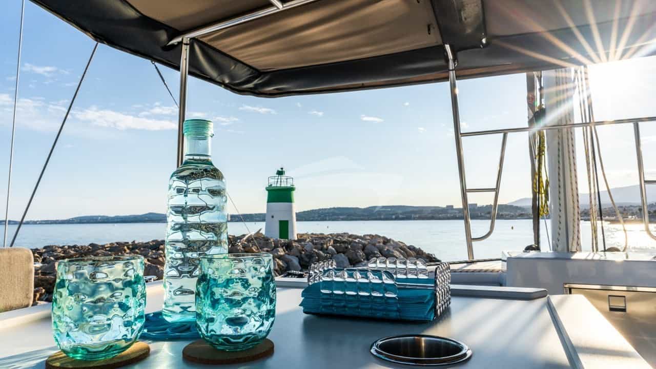 Flybridge al-fresco table