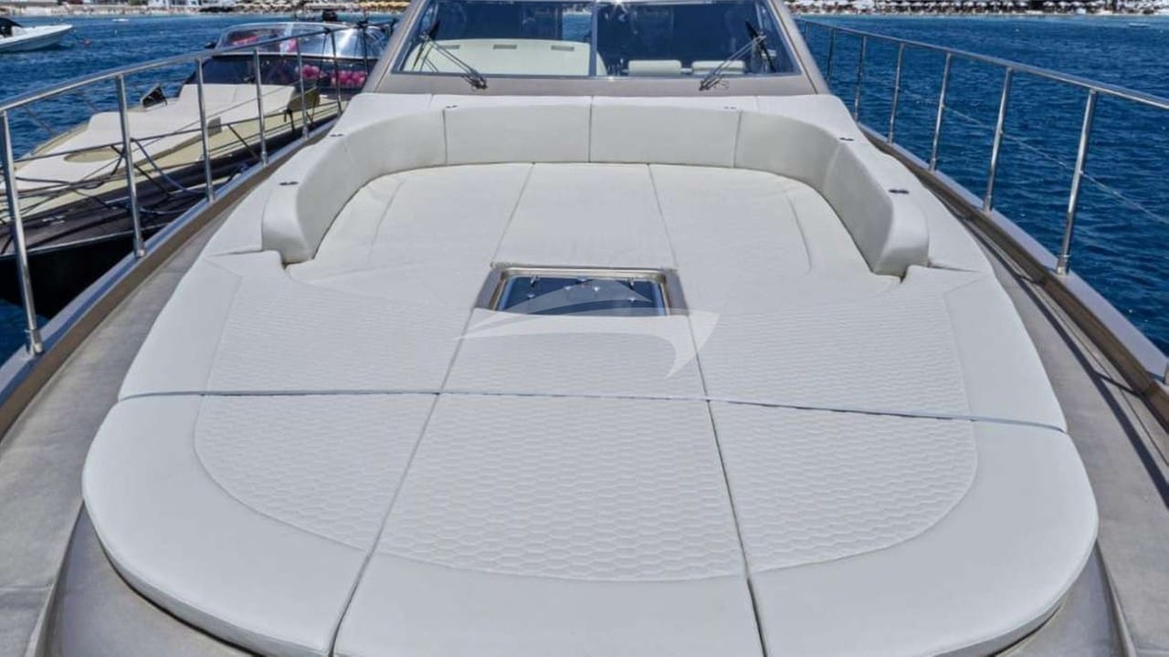 Bow sunbed