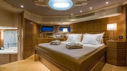 HEESEN 43m motor yacht charter, photo 11