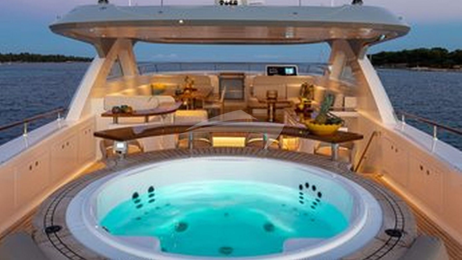 Deck Jacuzzi
