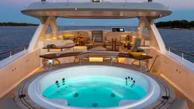 Deck Jacuzzi