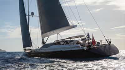 10 knots under sail/11 knots under power