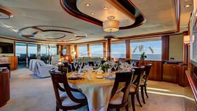 Dining salon