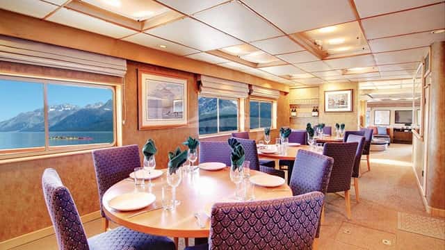 SAFARI QUEST yacht charter photo 3