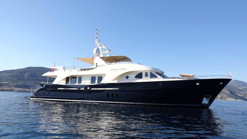 Yacht Charter ETOILE D'AZUR