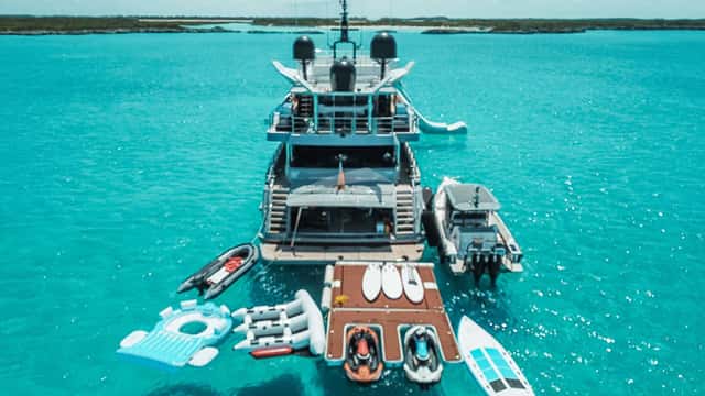 OCULUS yacht charter photo 2