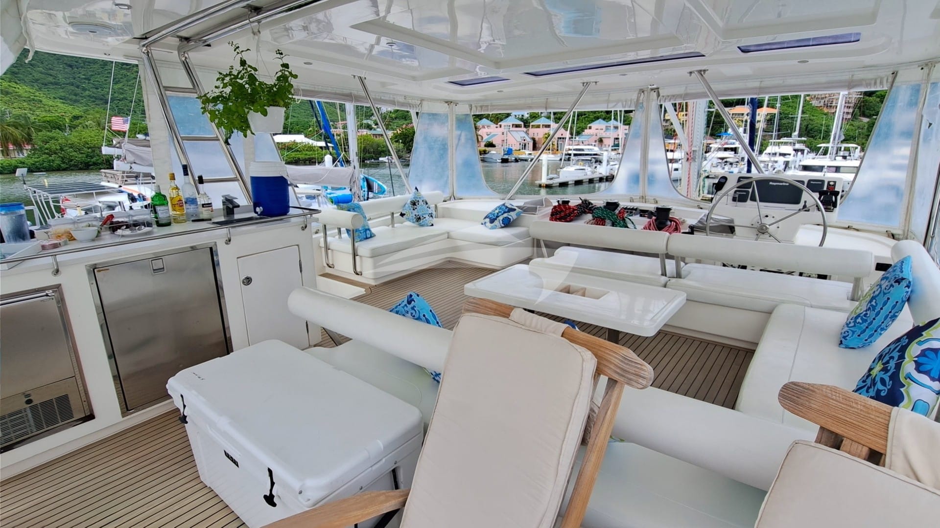 The flybridge is expansive!