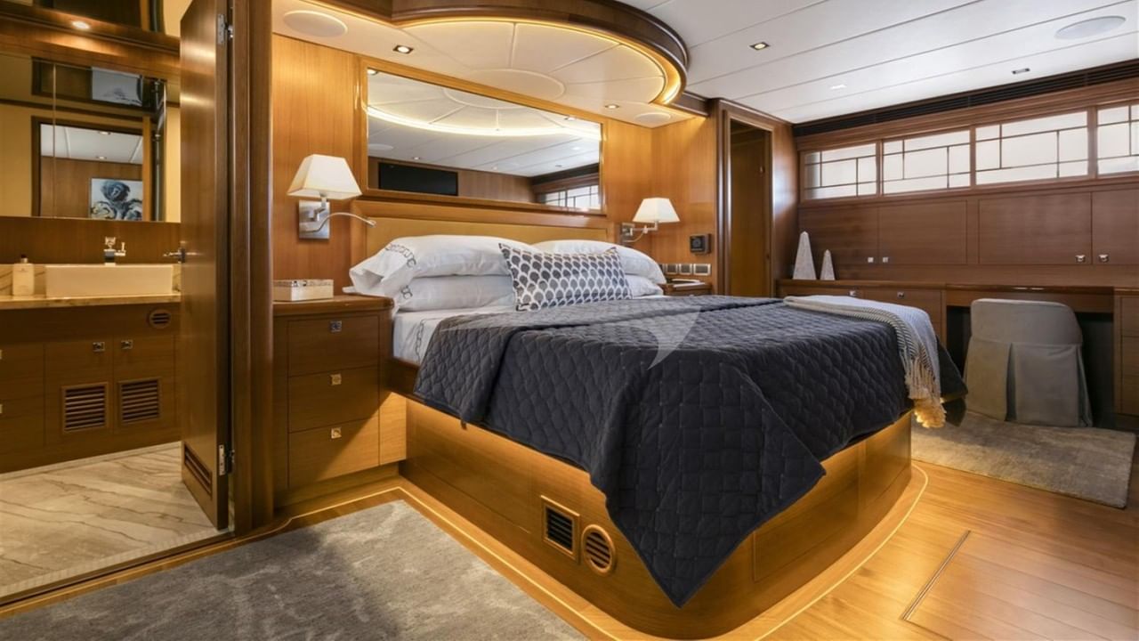 Master suite with separate his/hers en suite