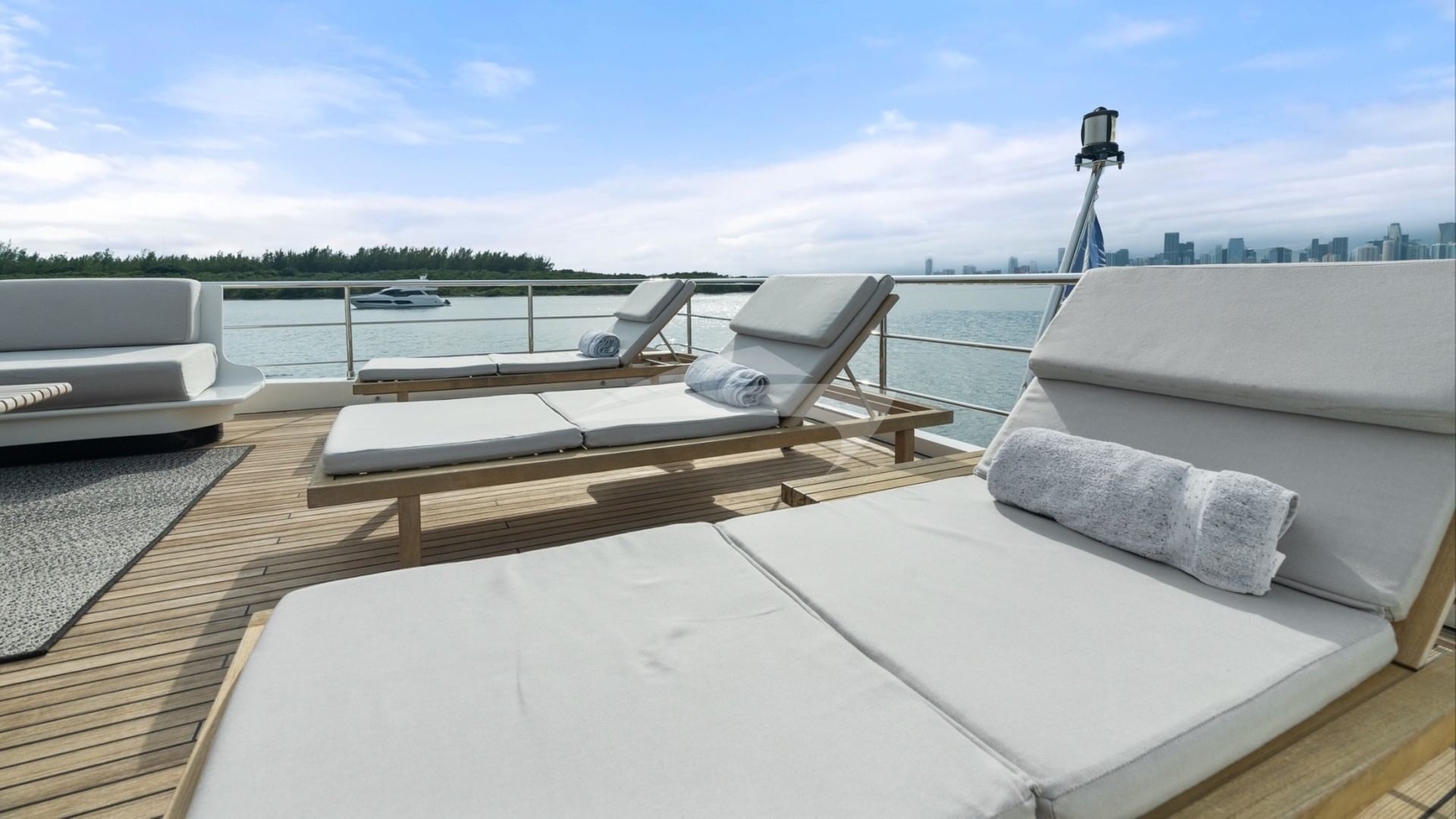 Flybridge Loungers