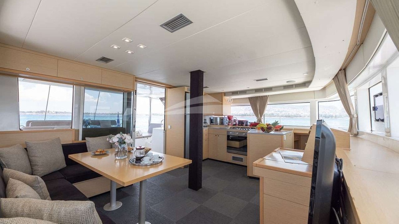 Salon & Galley