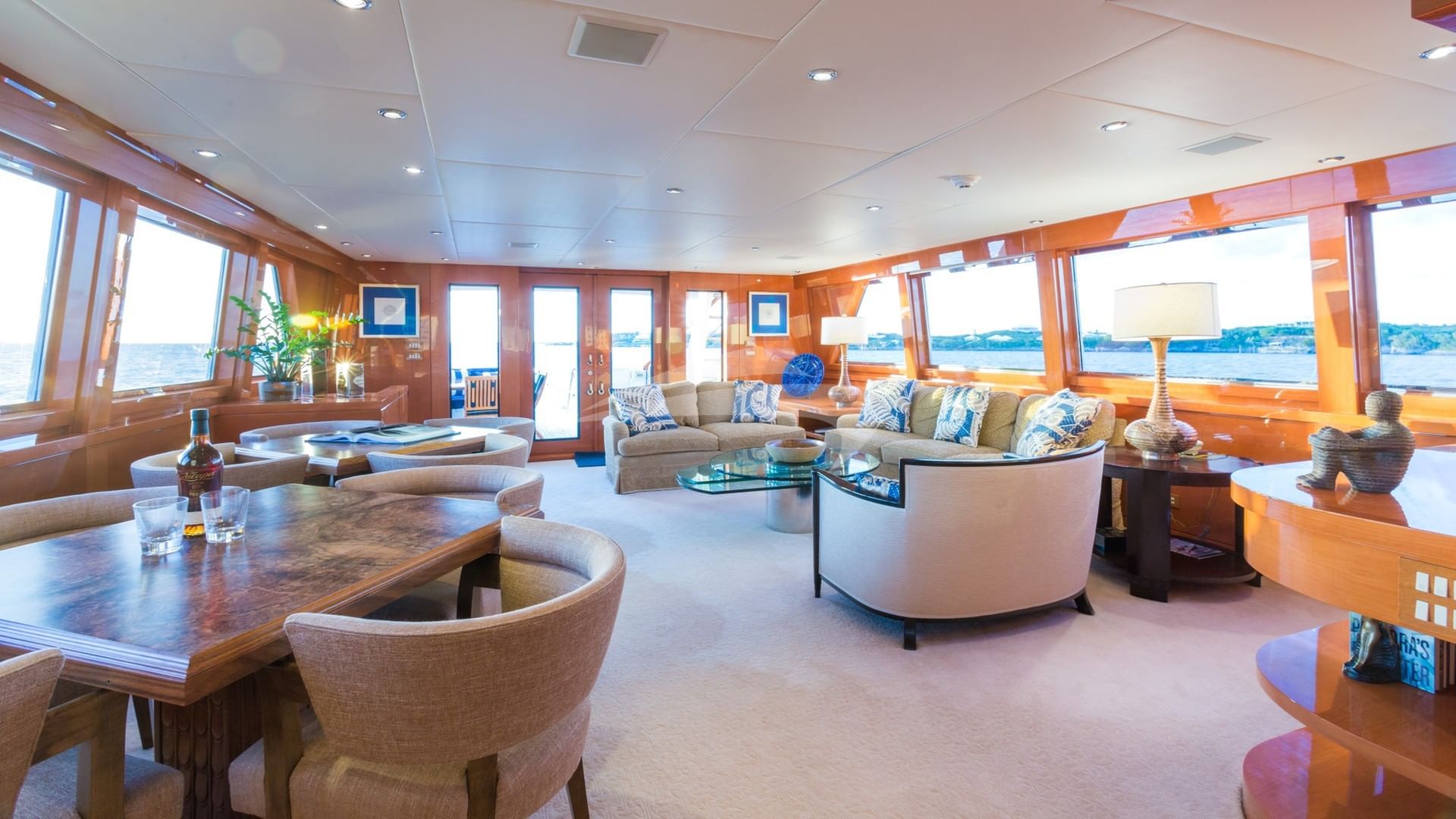 Salon Looking Aft