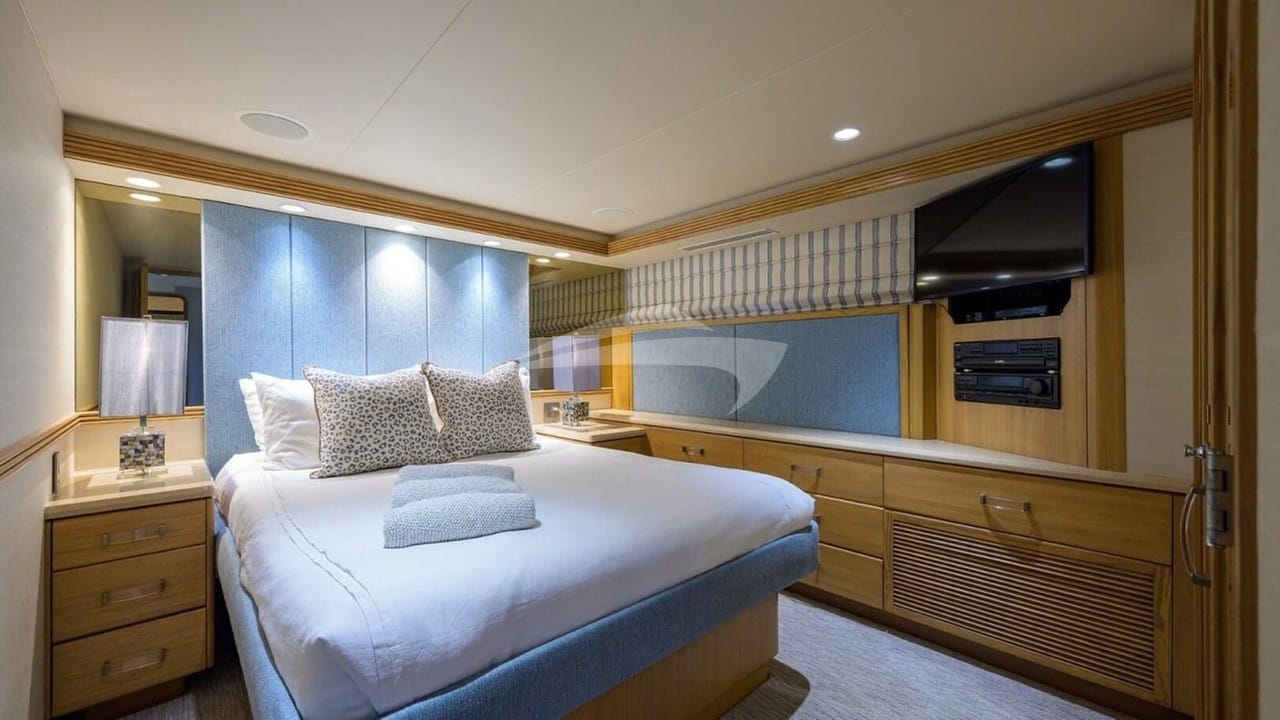 Motor Yacht HARD TIMES (11)