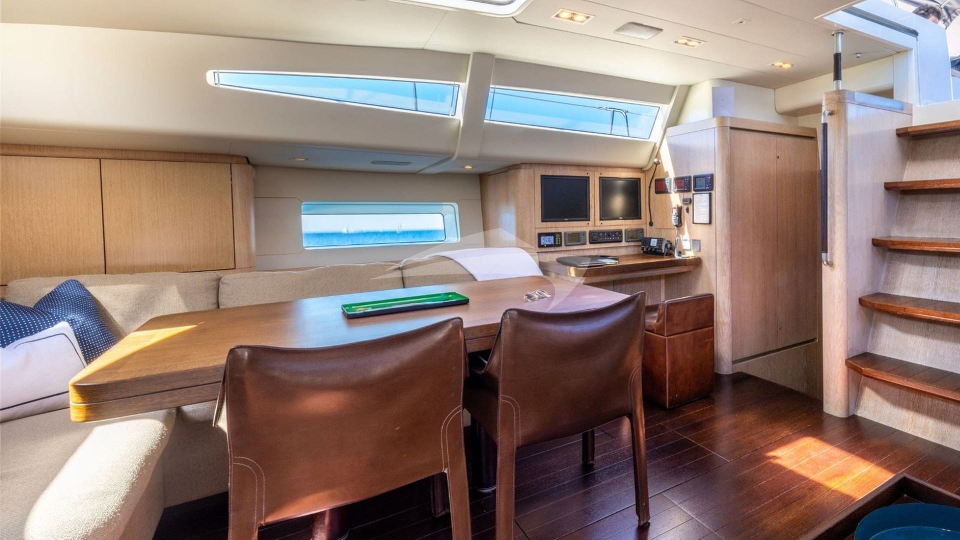 Navigation Station in Salon