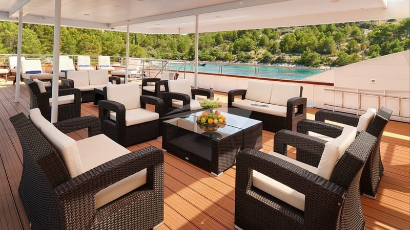 QUEEN ELEGANZA Lounge area