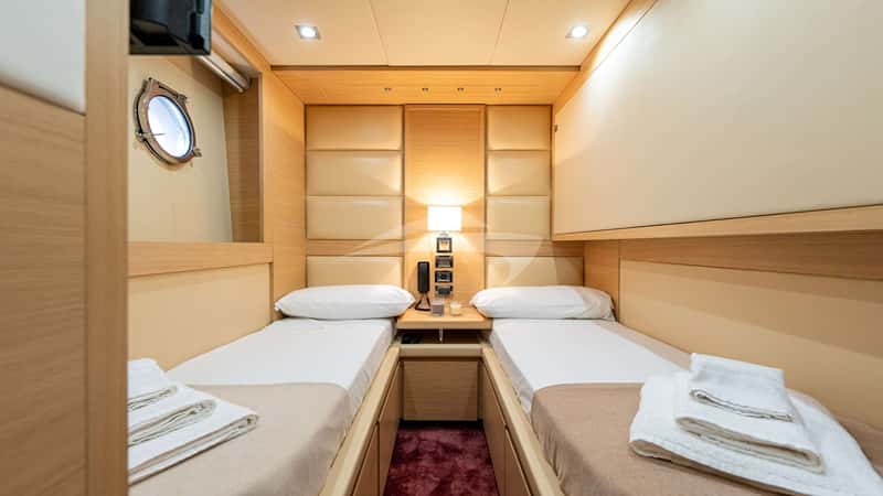 FOREVER ROSANNA 24m motor yacht charter, photo 9