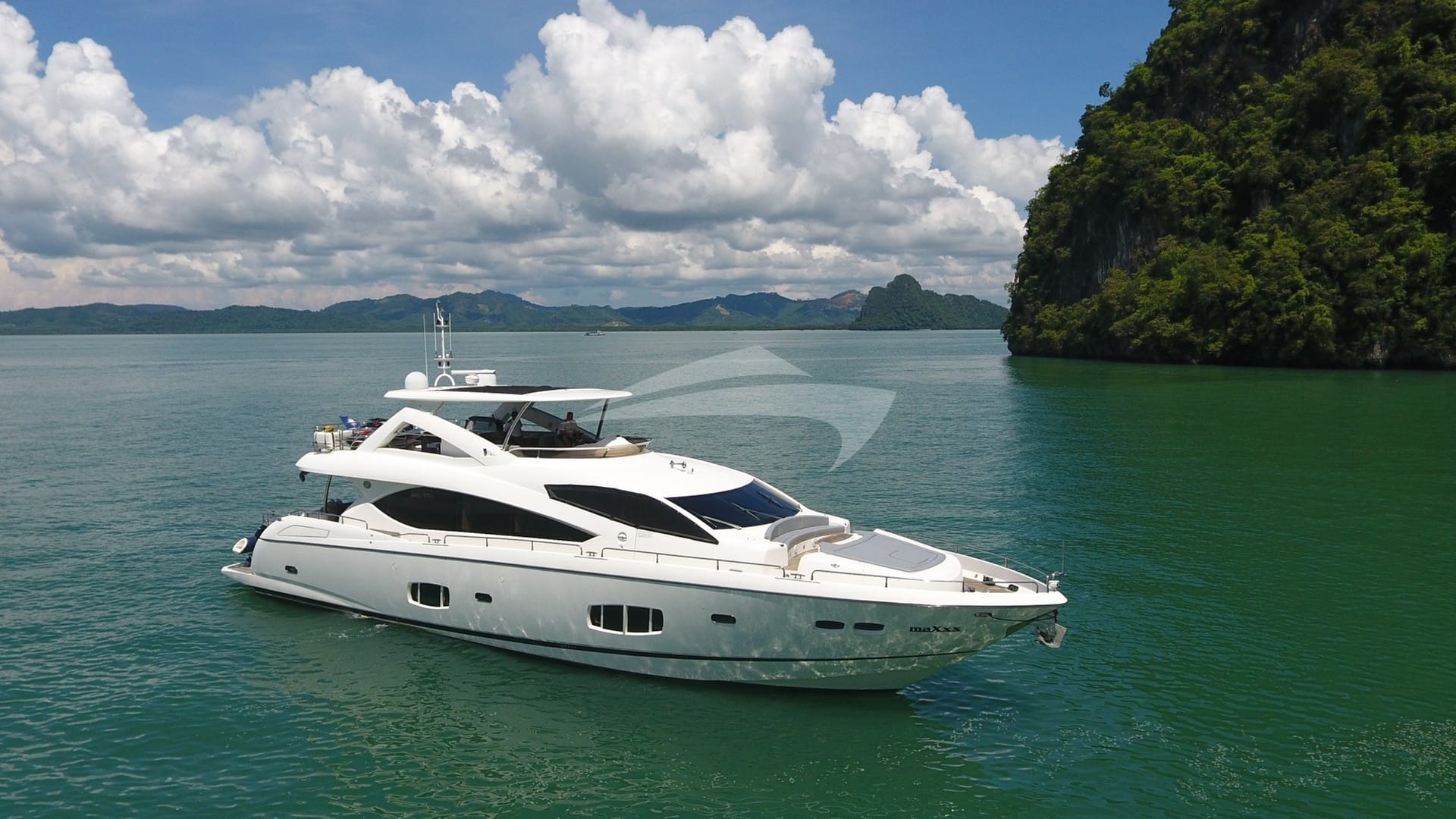 Fast Sunseeker for Idyllic Charters
