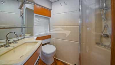 double cabin bathroom