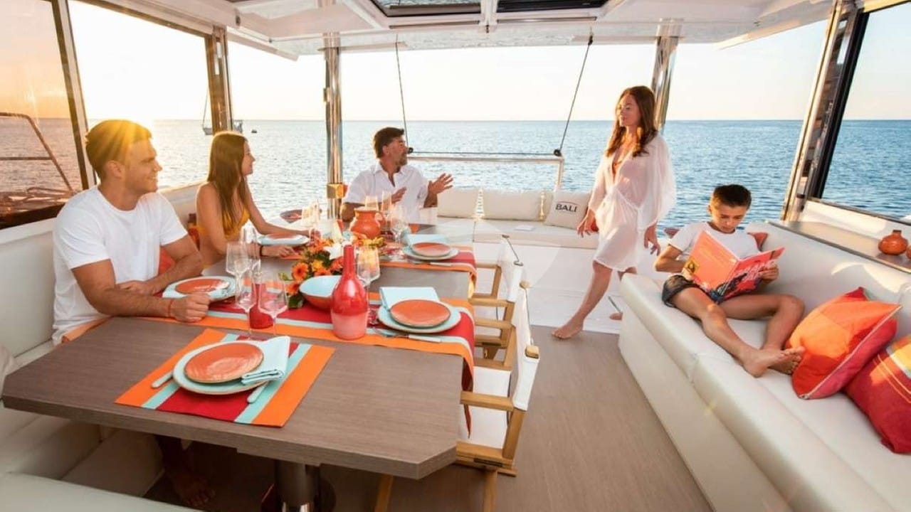 Saloon / Cockpit dining area