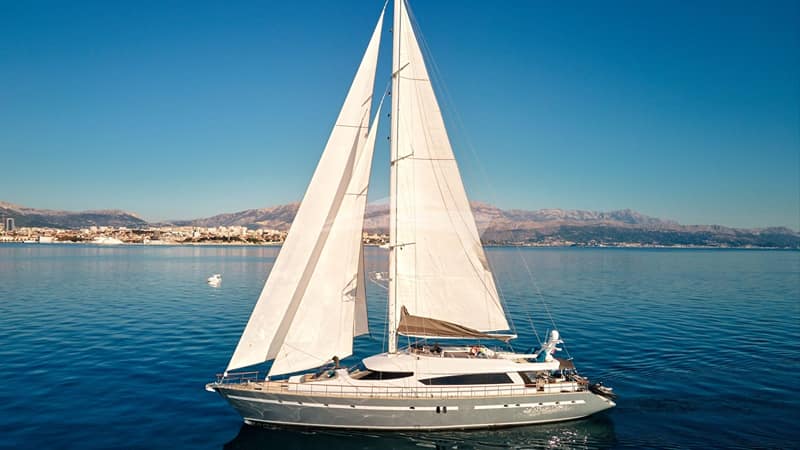 SAN LIMI, Sail