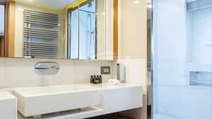 En suite shower