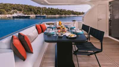 Main Deck Dining