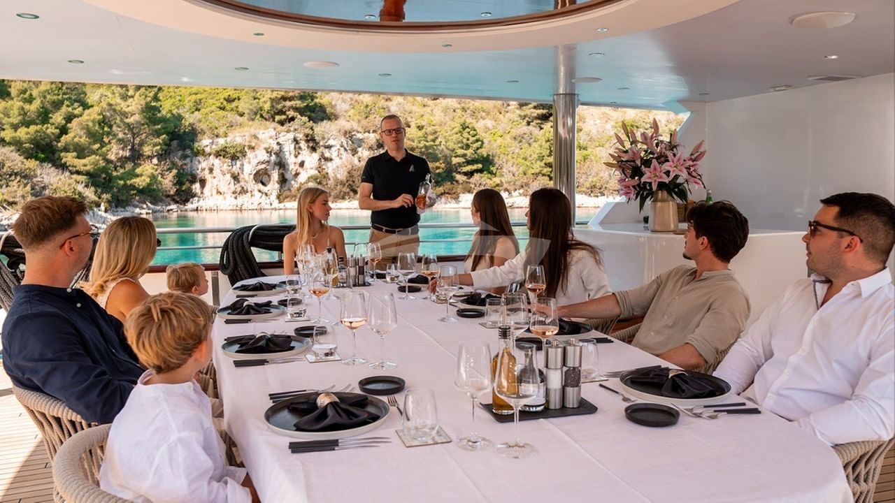 NOCTURNO Crew service (2)