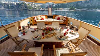 Al fresco dining table