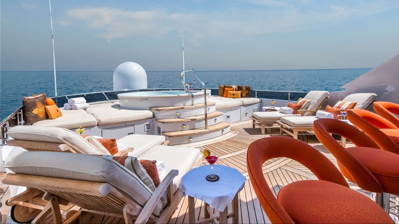 SUNDECK BAR AND LOUNGERS