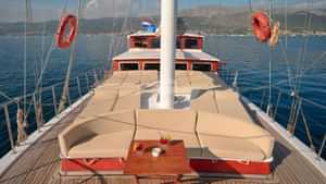 Foredeck Seating