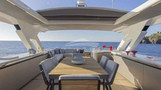 AZUR yacht charter photo 4