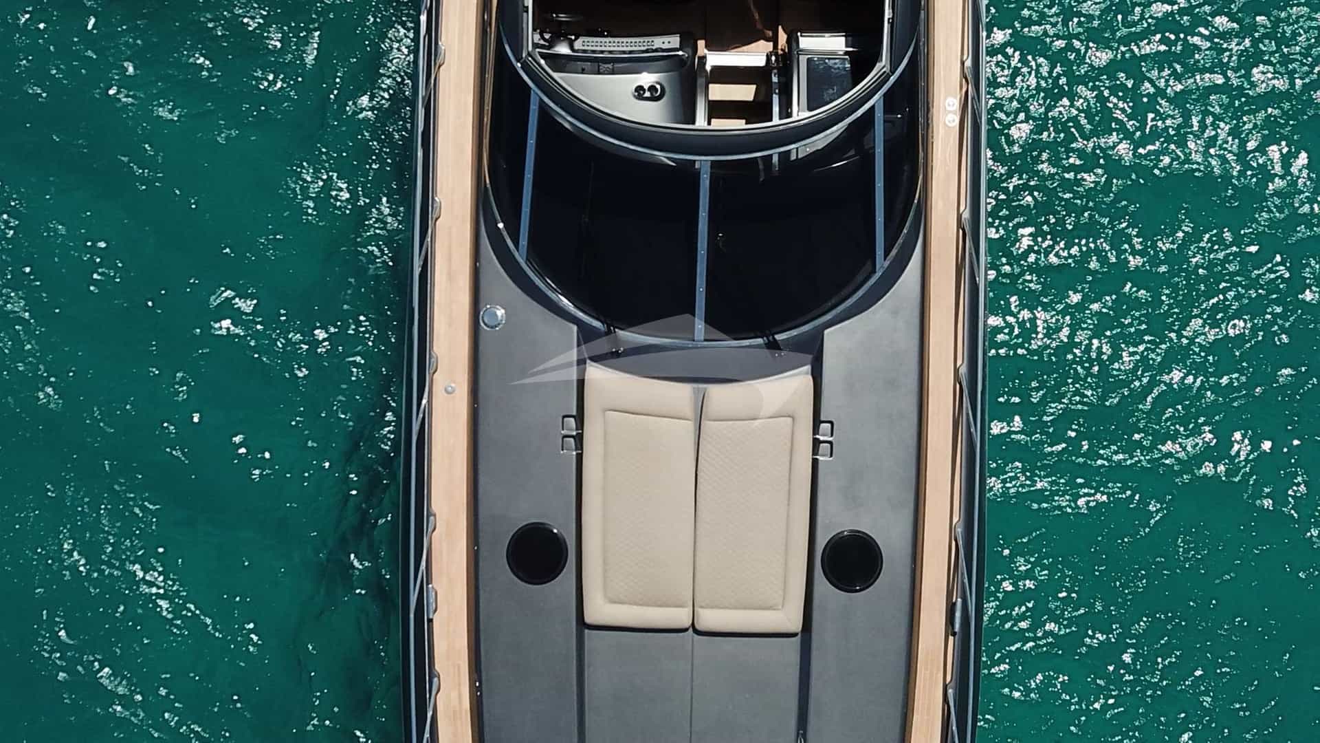 007 yacht charter