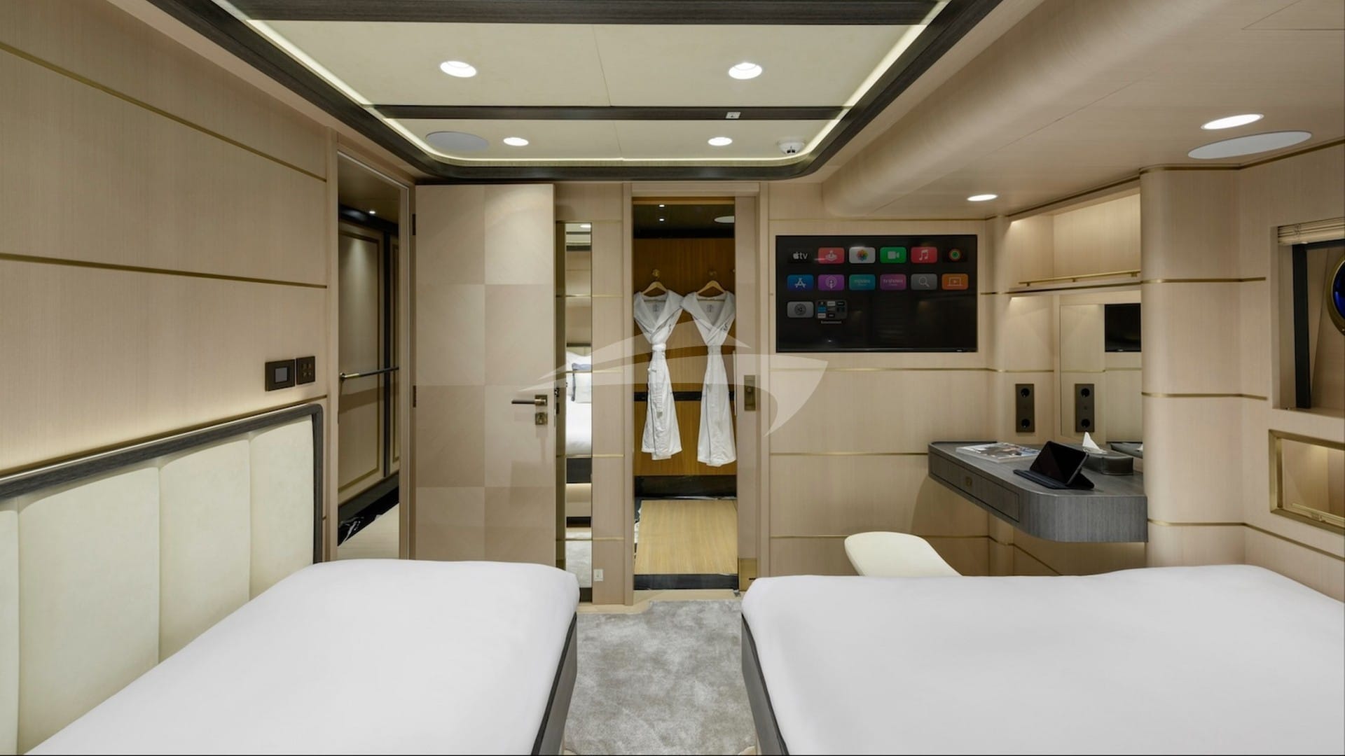 Starboard VIP cabin