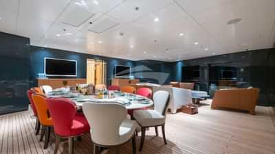Skylounge dining