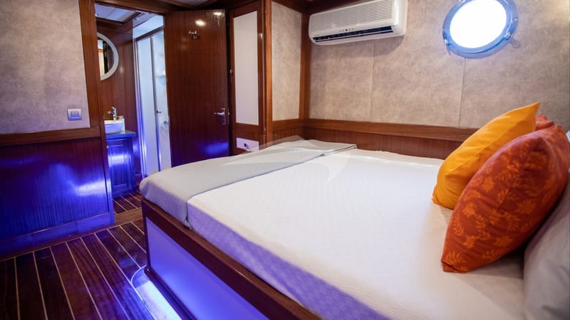 Double Cabin