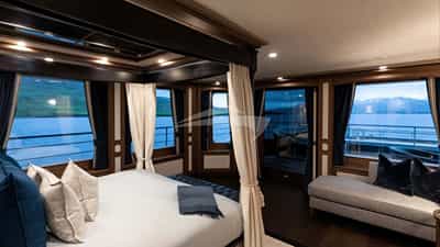 Master suite 1 on B-deck