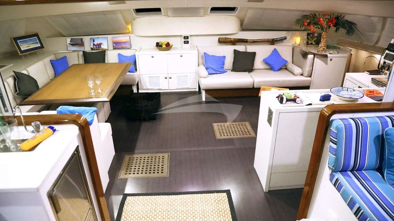 Main saloon to the cockpit