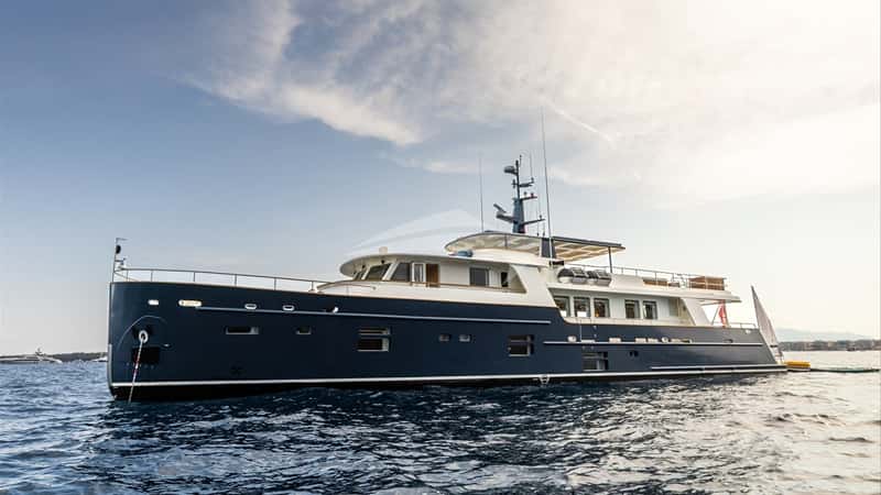 ARAOK II 33m motor yacht charter, photo 5