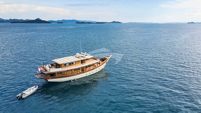 MISCHIEF 30m motor yacht charter, photo 2