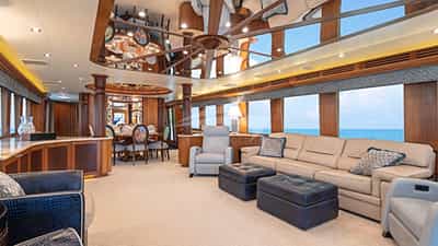 Main Salon forward