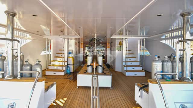 SOUTH MOON ONE yacht charter photo 4