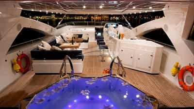 Top deck space