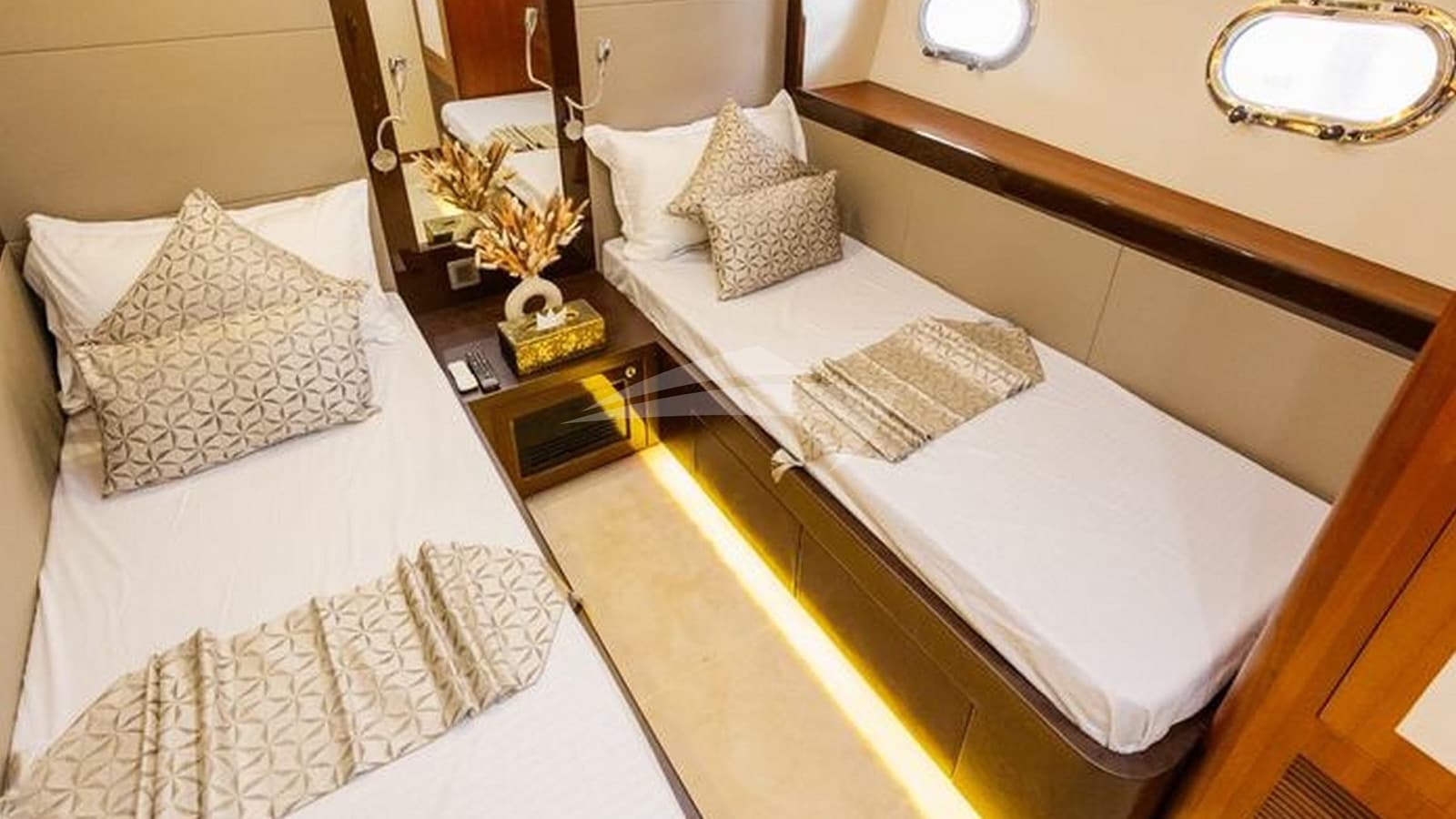 CALIENTE, photo from the yacht portfolio 9