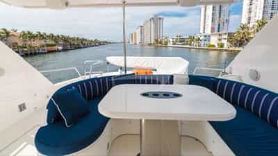 Upper deck dining