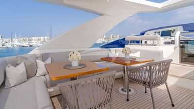 Flybridge Dining