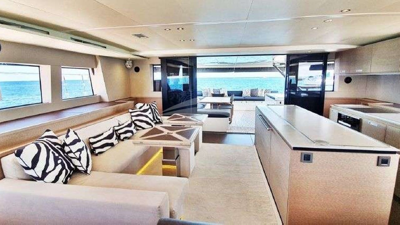 Bright and sunny saloon with comfortable seating