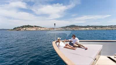 fore deck sunbed