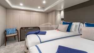 Lower deck twin convertible cabin - double set up