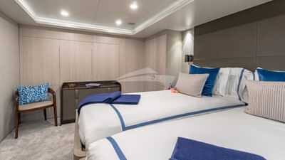 Lower deck twin convertible cabin - double set up